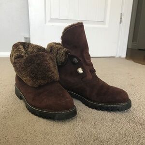 Sorel shearling and suede fold over ankle boot, missing laces